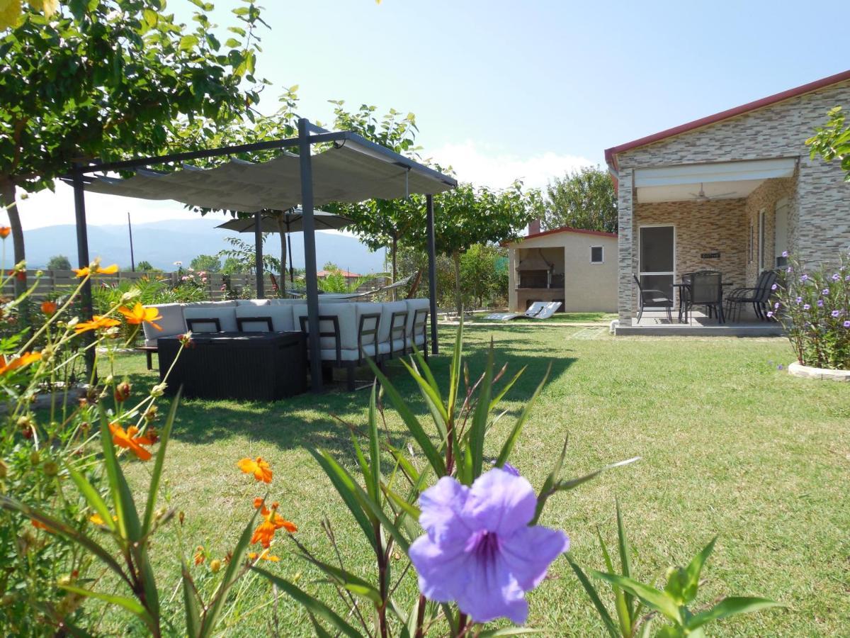 Costa Petra - Luxury Seaside Cottage With Garden - Vacation House For Families In Greece Néa Meságkala Esterno foto